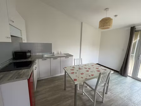 à louer à auch : appartement t1 meublé proche du lycée parda