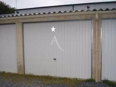 location garage box et parking à fontenay-le-comte (85200) : à louer / 12m² fontenay-le-co