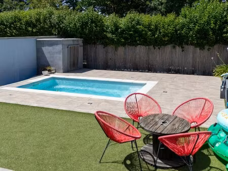 aimargues  maison 3 chambres dont 1 suite parentale au rdc   garage  jardin et piscine...