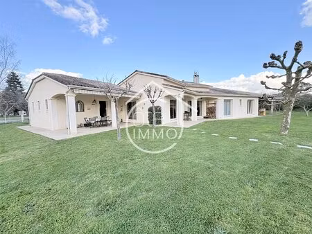 la force : maison de plain-pied 6 pièces de 166m² avec jardin et piscine