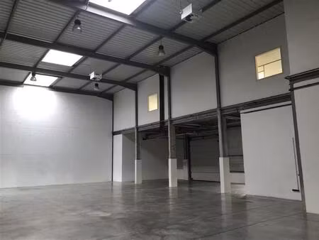location local d’activités elancourt 78990 1479m²