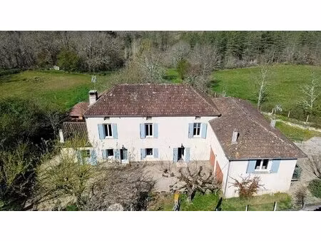 maison familiale au calme avec piscine