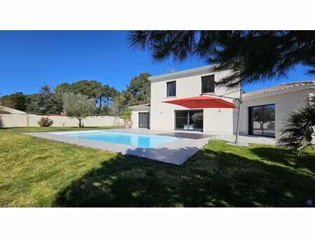 villa de 169m² avec piscine