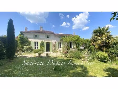 excusivite / maison charentaise 7 pièces avec dépendances et parc paysagé