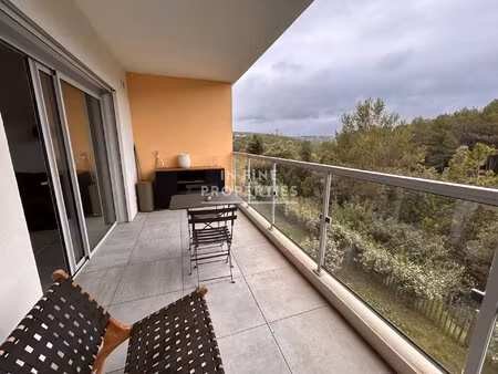 a sophia antipolis  t2 avec terrasse meuble
