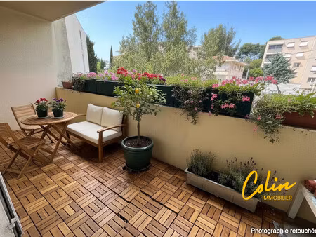 t2 avec balcon et terrasse centre cassis