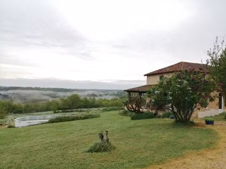 maison  grange  atelier  hangar et terrain offrant une vue imprenable
