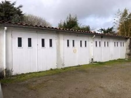 location garage box et parking à pont-rousseau (44400) : à louer / 15m² pont-rousseau