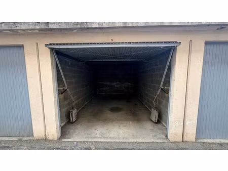 location parking 12 m² à villefranche-sur-saone (69400)  90 €