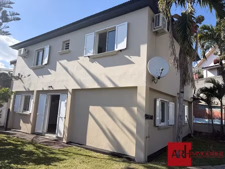 location maison 6 pièces 122 m² à sainte marie (97438)  1 700 €