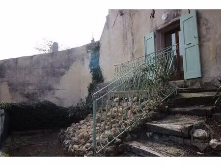 appartement t3 avec balcon et petit jardin à rians