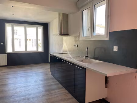 location appartement 3 pièces  72.00m²  saintes