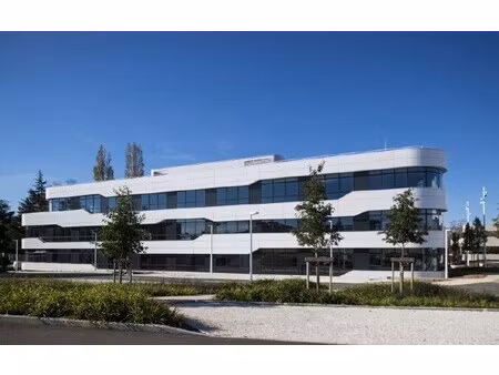 location bureaux 244 m² à 2 454 m²