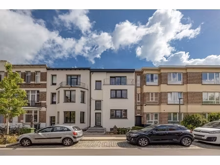 appartement te huur in wilrijk met 4 slaapkamers