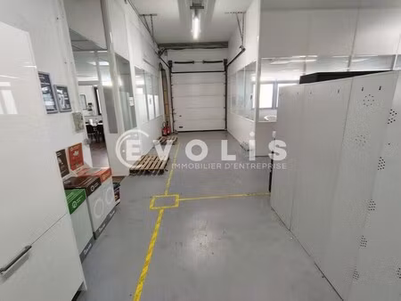location local d'activités 748 m²