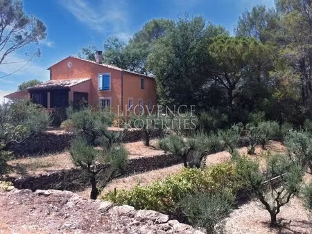 cotignac  charmante maison  piscine  5900 m2  vue campagne et vignes
