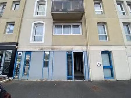 location bureaux et commerces à tourlaville (50110) : à louer / 80m² tourlaville