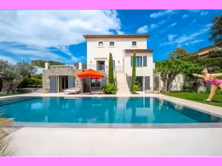 villa d'exception avec vue panoramique sur la mer et saint-tropez – sinopolis