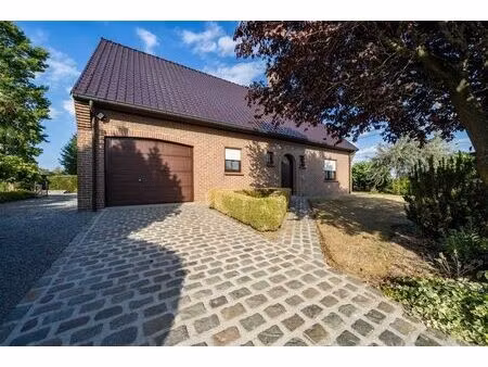 villa à vendre avec garage et 3 chambres   pottes (vbe52542)