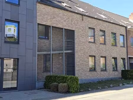 zeer ruim appartement met terras + garage