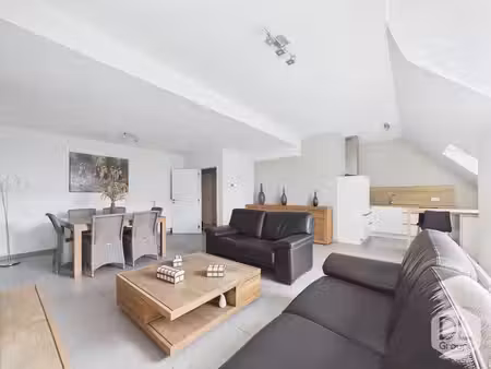 penthouse récent dans le centre-ville avec 2 chambres et ter