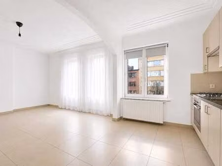 appartement 2ch avec terrasse dans petit immeuble