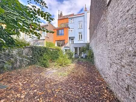 quartier européen - bel maison de 290m2 + jardin de 90m2