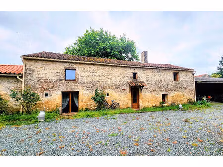 belle propriété offrant deux maisons   idéale pour un projet familial ou de gîte