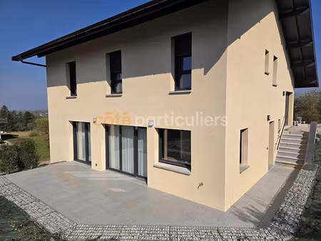 location villa 5 pièces 143 m² à saint-cergues (74140)  2 750 €