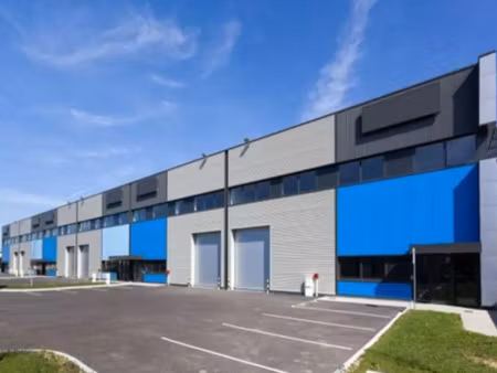location commerce 651 m² à corbas (69960)