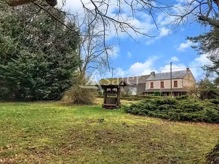 ensemble bâti avec environ 2ha de foncier attenants