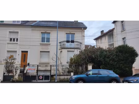 a louer  charmante maison de ville 144 m2 habitable avec jardin  garage 2 vl