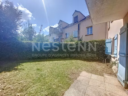 plaisir centre ville : appartement 2 pièces meublé avec jardin et parking