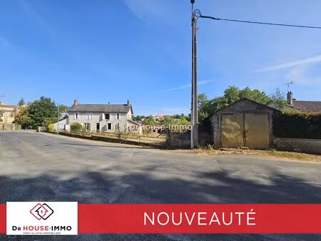 maison de bourg en pierres avec de beaux volumes.