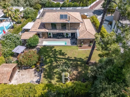 villa de luxe à vendre dans le quartier le moulleau-les abatilles