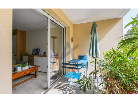 charmant t2 commerces à pied dans résidence neuve à saint di