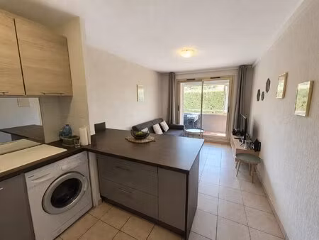 appartement t2 avec balcon  cave et piscine