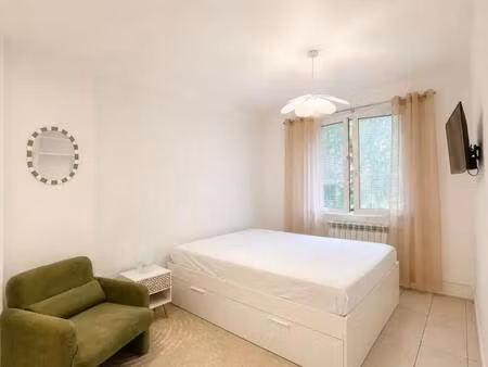 t2 / 28m² / ivry sur seine (rer c)