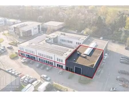 529 m² de bureaux avec 205 m² d'entrepôt et 10 places de ...