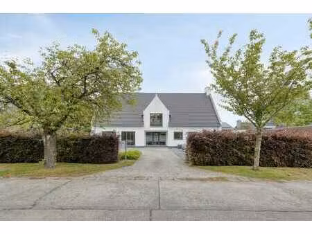 villa de bureaux (307 m²) à vendre dans un emplacement privi
