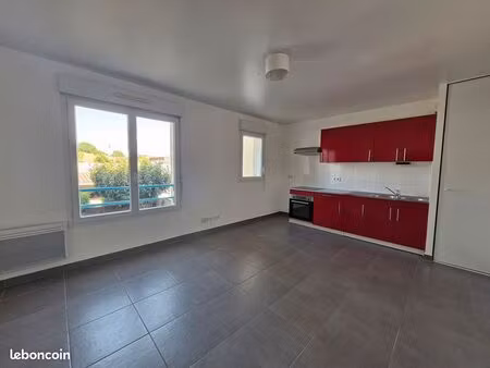 studio 1 pièce 32 m²