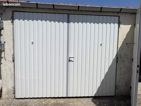 parking/box 14 m² rochefort