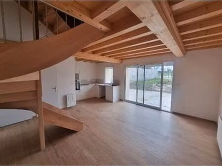 location t4 avec jardin et stationnements