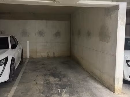 location place de parking sous sol