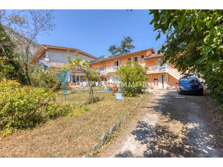 isère (38) la tronche -maison atypique 220 m2 sur terrain ar