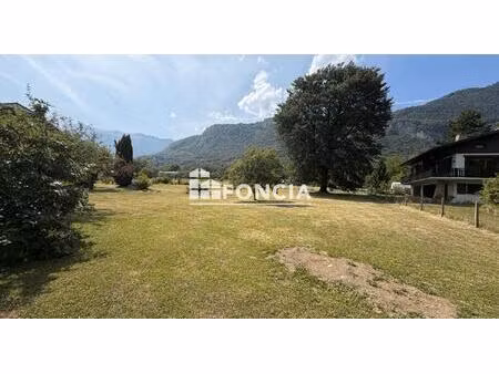 terrain constructible viabilisé à mercury – 724 m² constructibles