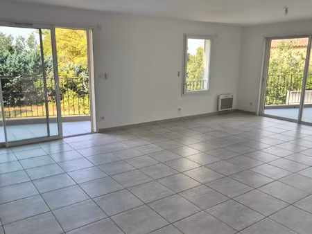 location appartement 4 pièces 125 m² à l’isle-sur-la-sorgue (84800)