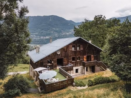 ferme de caractère avec gîte indépendant et accès skis aux pieds à morillon.