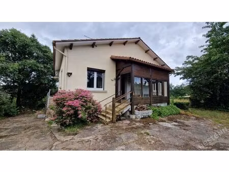 maison surélevée avec garage et potentiel studio sur 1 260 m² !