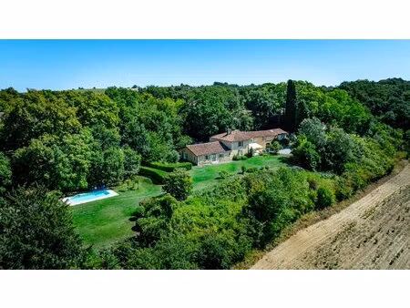 a vendre demeure en pierre de prestige proche auch avec piscine sans vis a vis
